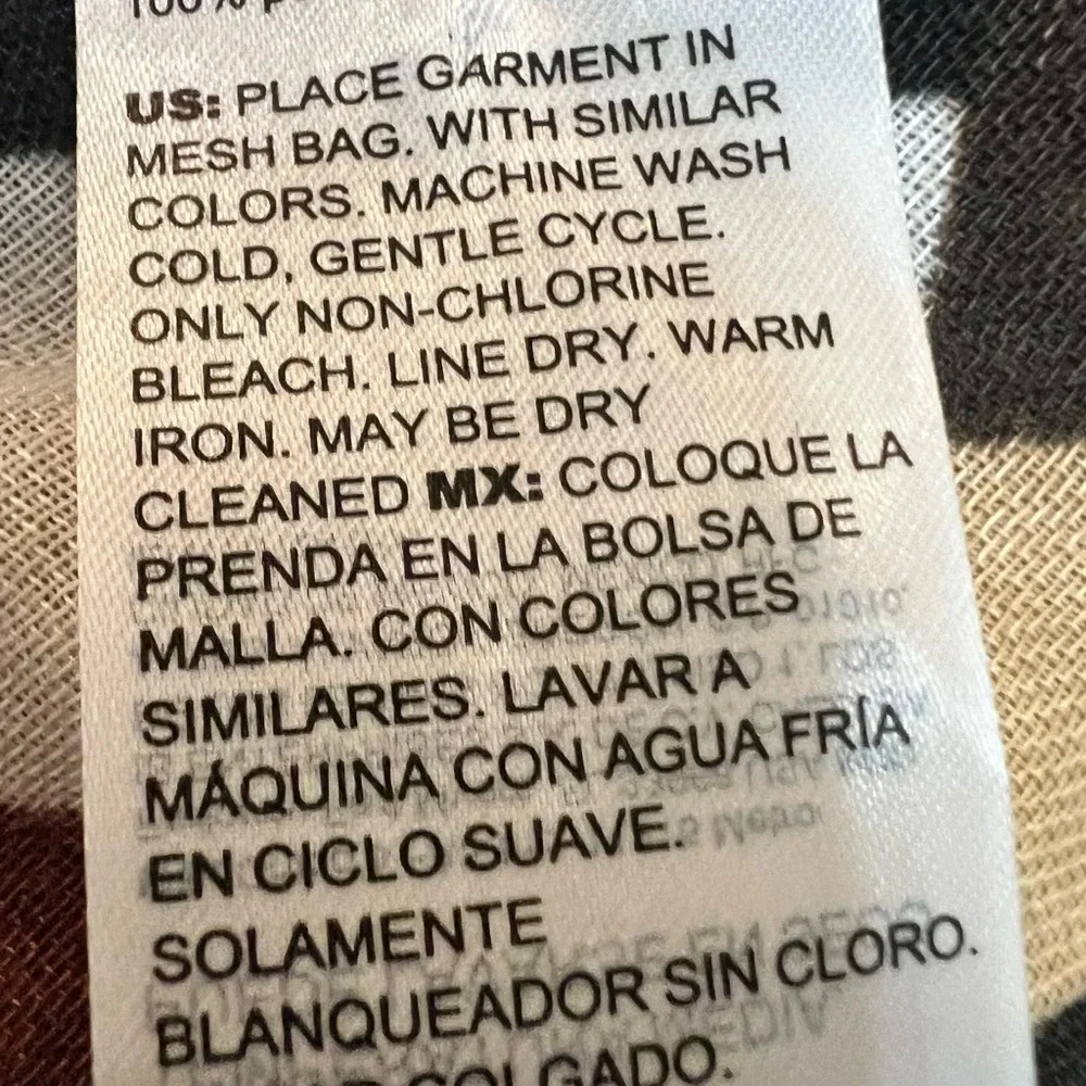 Chico’s Abstract Print Oblong Scarf.‎ 35”x74”